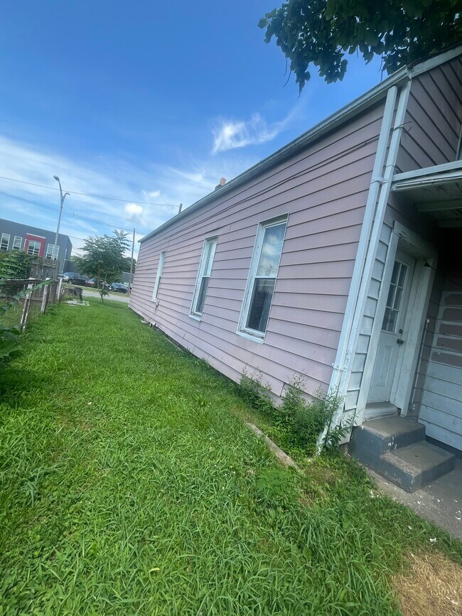 Foto del edificio - 2317 N Fulton Ave