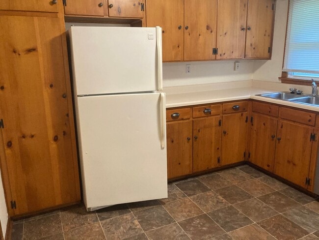 Building Photo - Lease Details for 2025 Start Date ONLY - N...