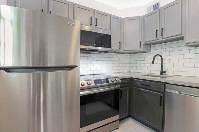 Foto del edificio - STYLISH 2 BED 1 BATH IN WILTON MANORS