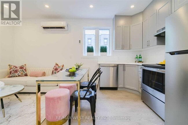 Building Photo - 129 Curzon St