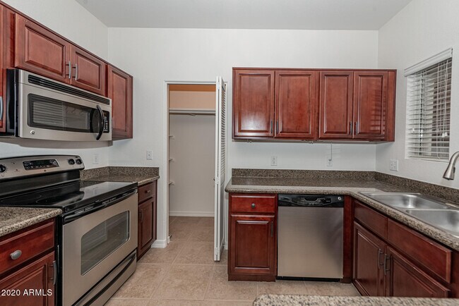 Building Photo - 17017 N 12th St