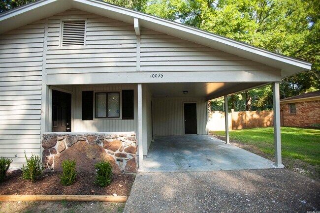 Building Photo - 10025 Whispering Pines Dr
