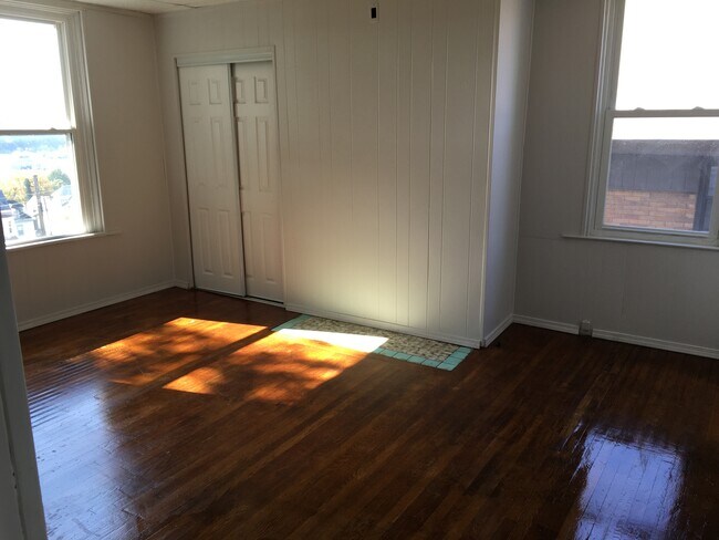 Dinning Room - 703 Taylor Ave