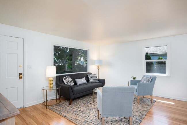 Foto del edificio - Bright, Cozy 2 Bedroom Rambler in Greenwood!