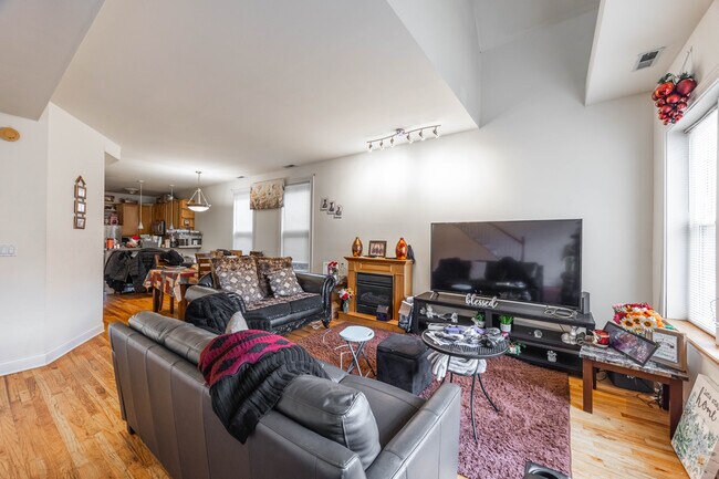 Foto del edificio - 1720 W Beach Ave