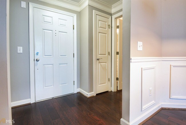 Foto del edificio - 242 Ashford Cir