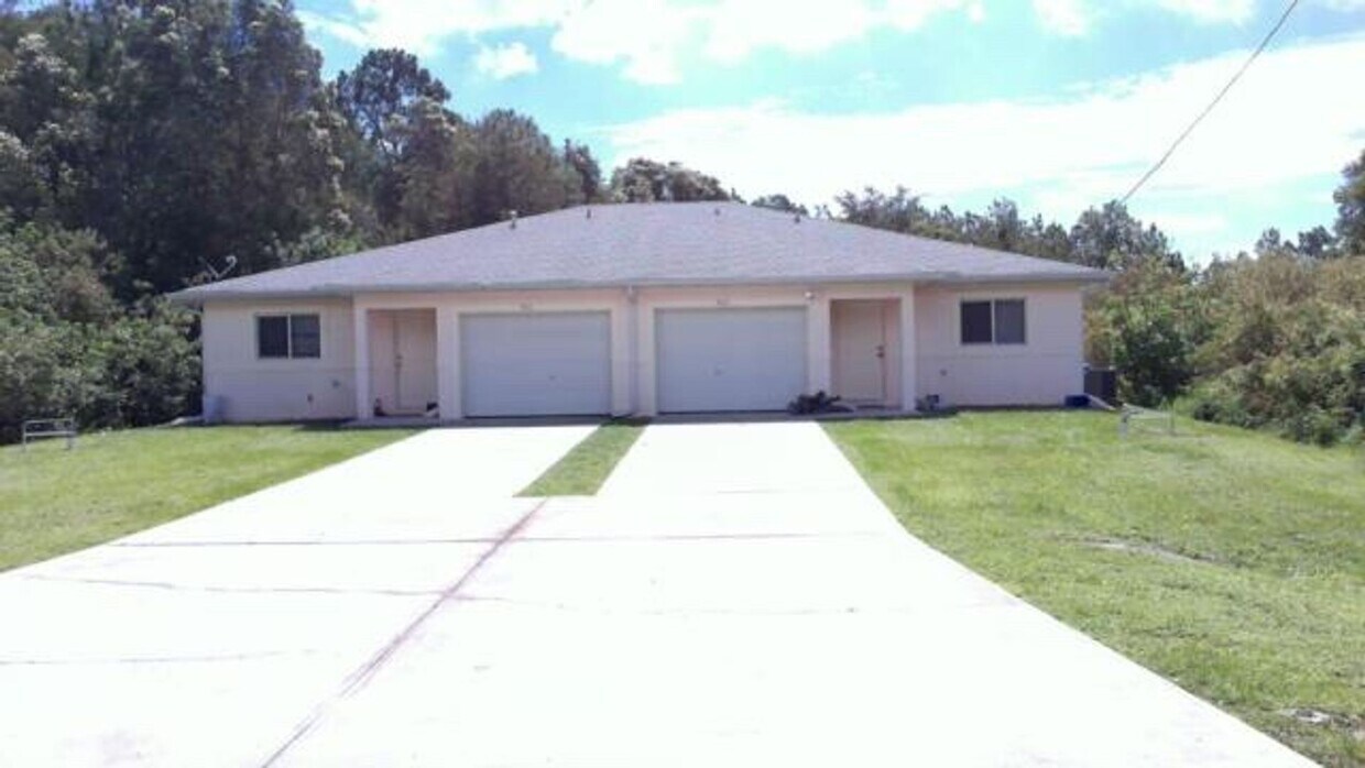 Foto principal - 941-943 Homestead Rd S
