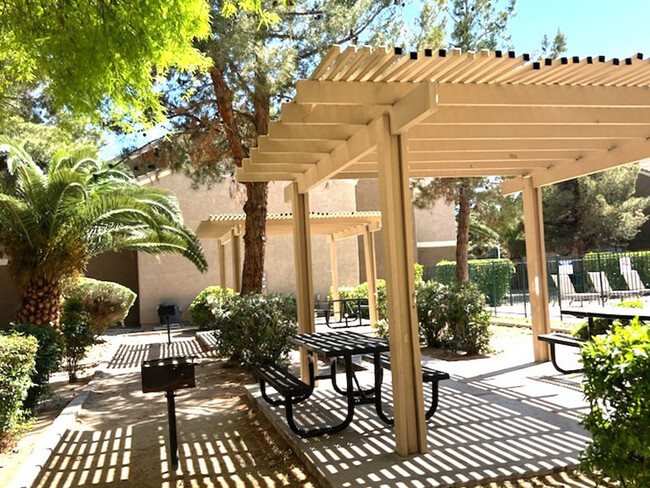 BBQ Grill Area - Brookstone
