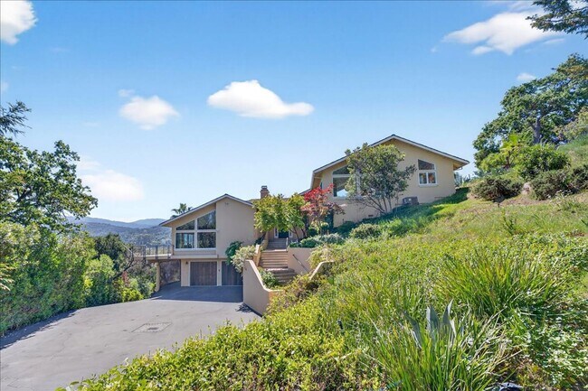 Foto del edificio - Gorgeous Executive Home Over Downtown Los Gatos