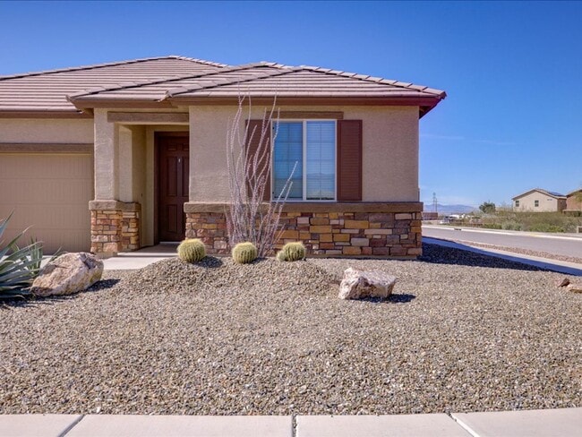 Building Photo - 3 Bedroom 2 Bath