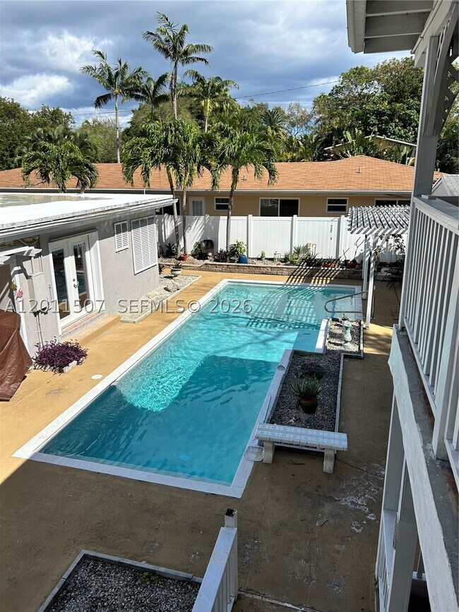 Foto del edificio - 1630 NE 4th Ct