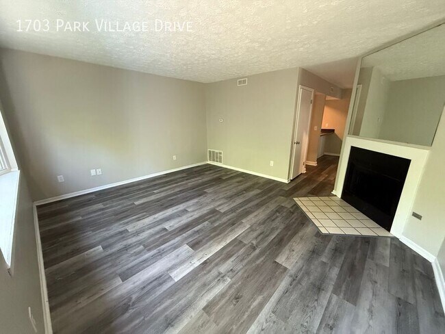 Foto del edificio - 1703 Park Village Dr