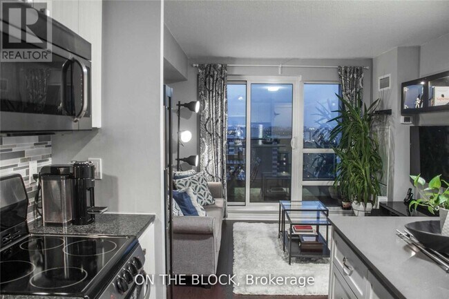 Photo du bâtiment - 2015-2015 Sheppard Ave E