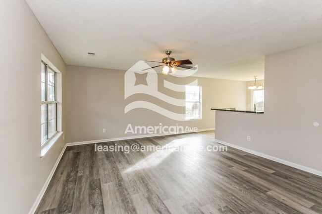 Foto del edificio - 104 Creek Way Ln