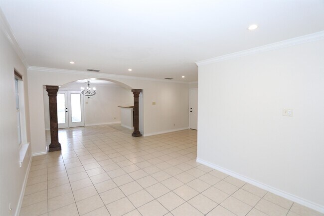 Building Photo - 10501 Sanderiana Ct