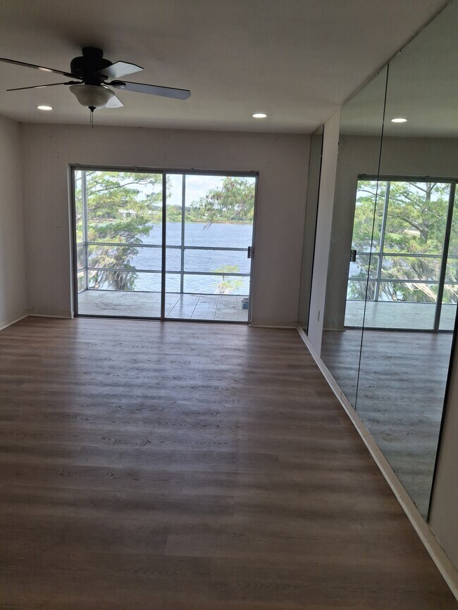 Sala de estar - 2225 Holden Ave