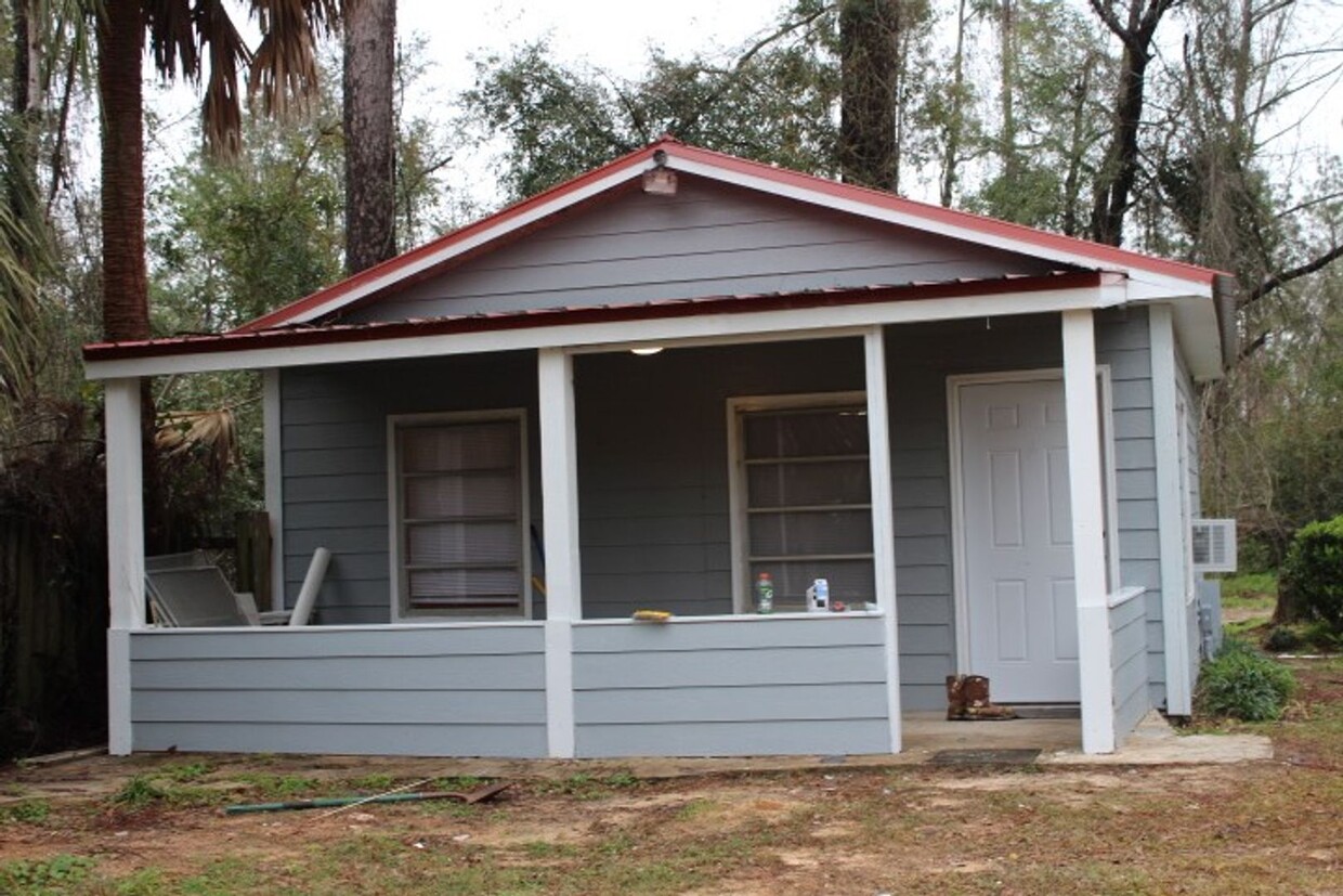 Primary Photo - Small Cottage