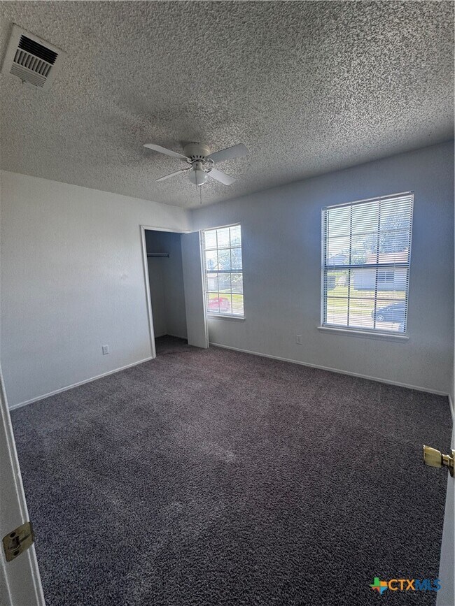 Building Photo - 1613 Bobby Lee Dr