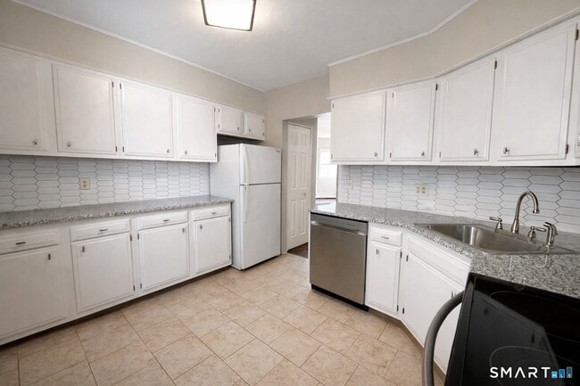 Building Photo - 230 N Main St