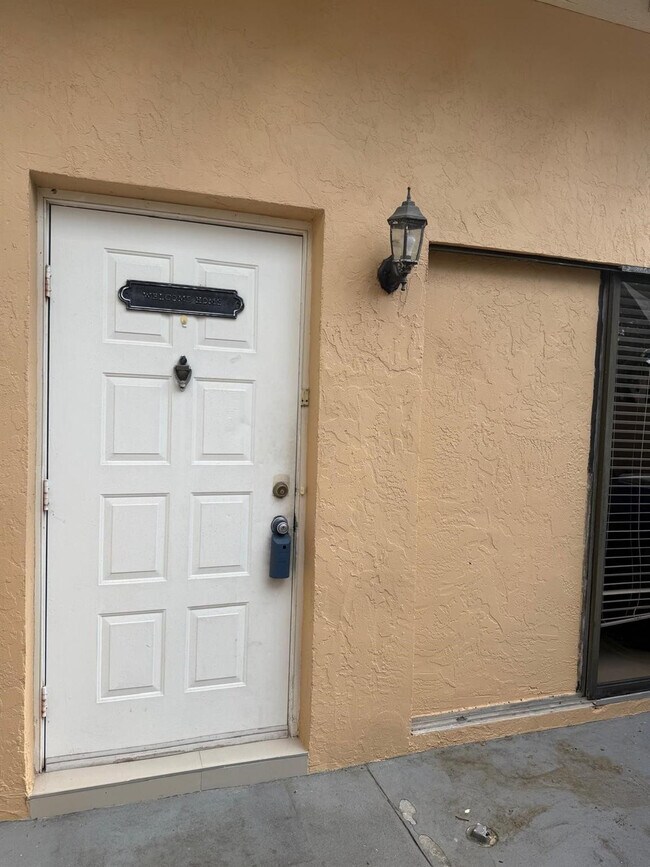 Foto del edificio - 11596 NW 45th St