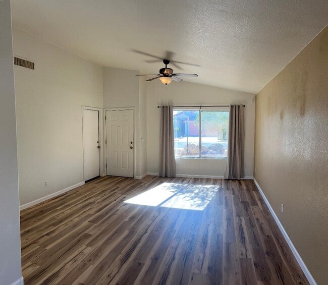 Foto del edificio - 5484 W Dove of Peace Dr