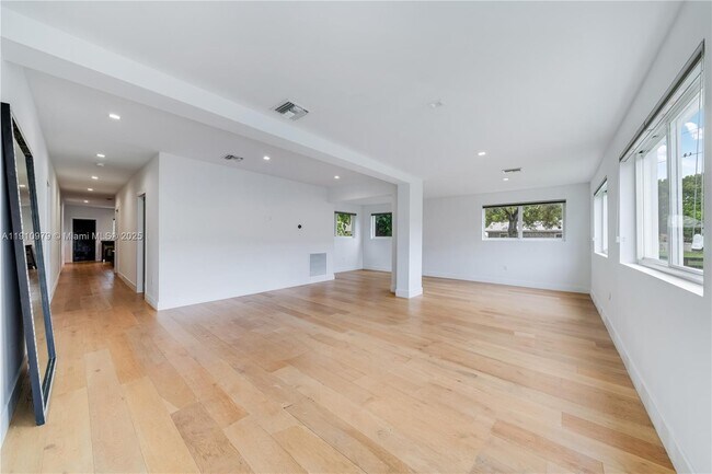 Foto del edificio - 4301 NW 6th Ave