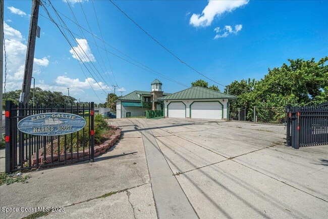 Building Photo - 973 N Harbor City Blvd