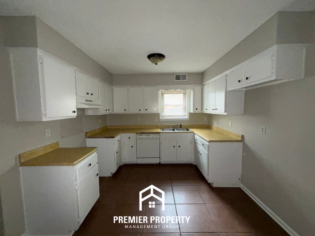 Building Photo - Spacious 3BR/2BA Home in Bartlett | High Ceilings, Fireplace & 2-Car Garage
