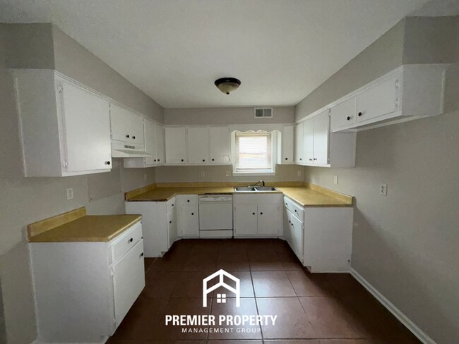 Foto del edificio - Spacious 3BR/2BA Home in Bartlett | High Ceilings, Fireplace & 2-Car Garage