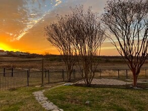 Building Photo - 4205 Lakeside Dr