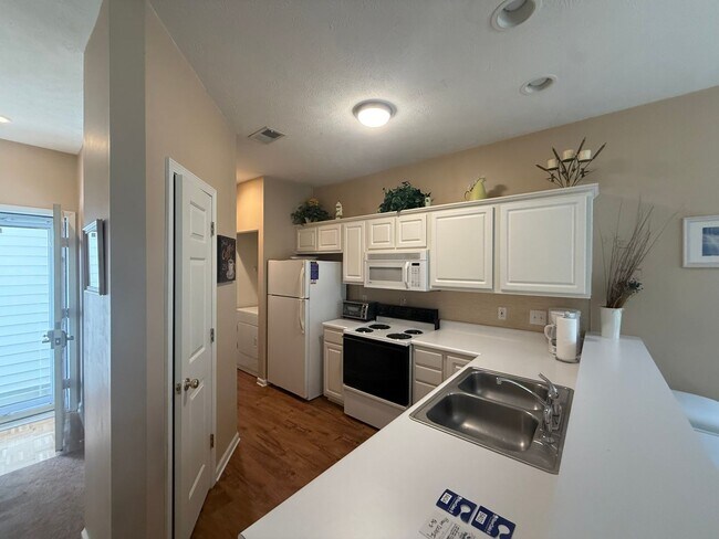 Foto del edificio - 606 River Oaks Dr