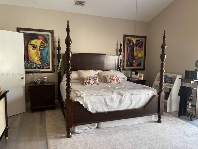Foto del edificio - 798 Crandon Blvd