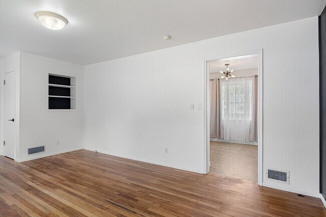 Building Photo - 2611 Newman Dr