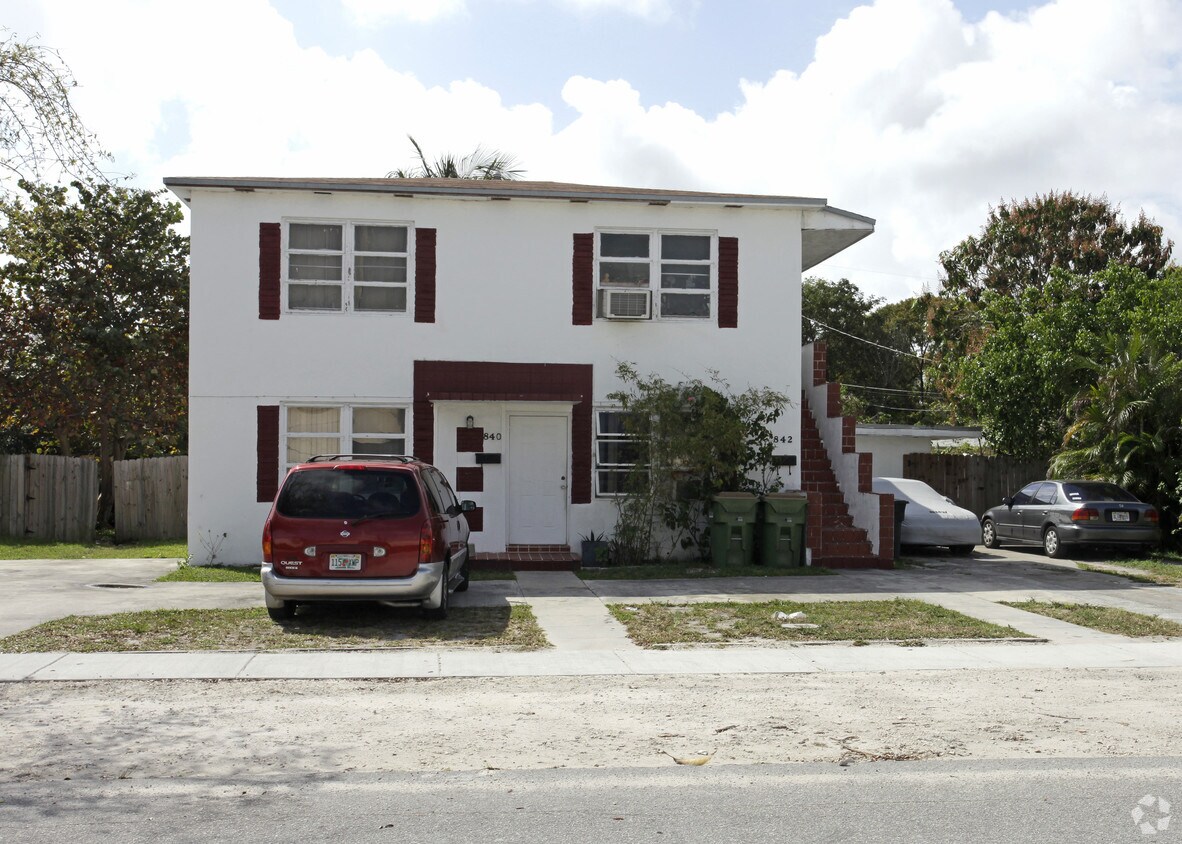 Building Photo - 840 NE 124th St