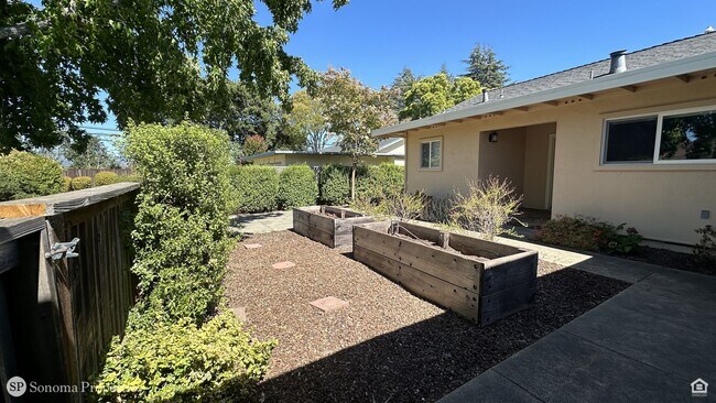 Building Photo - Desirable 3bd/2ba House in 55+ Community!