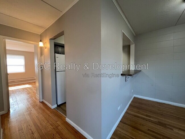 Building Photo - 231 Uteg St