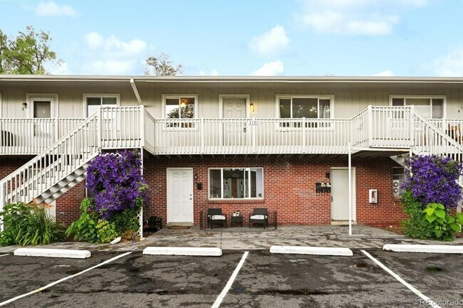 Foto del edificio - 3705 Quail St