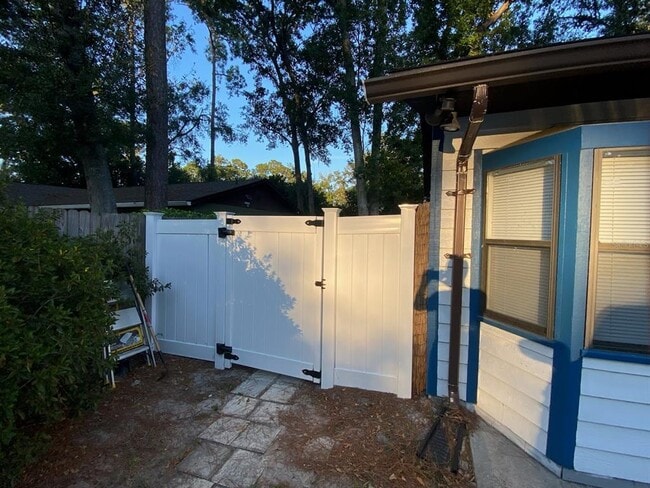 Building Photo - 4321 NW 20th Dr