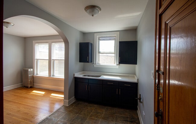 Foto del edificio - 2448 N Laramie Ave