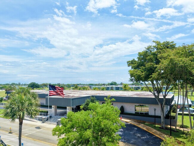 Building Photo - 755 Normandy P