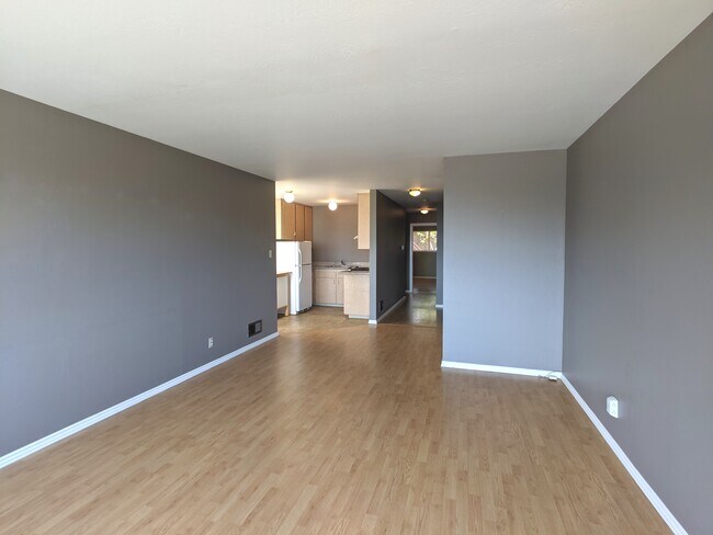 Building Photo - 184 Portola Dr