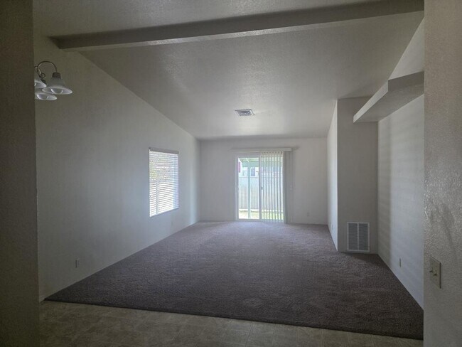 Foto del edificio - 2239 SW Bridge St
