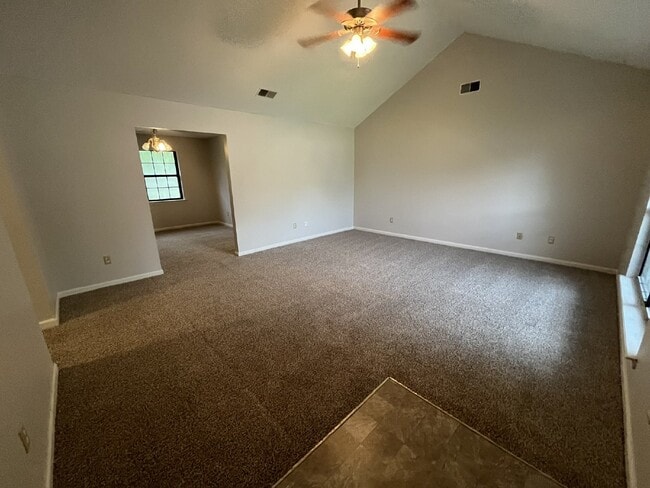 Building Photo - House for Rent