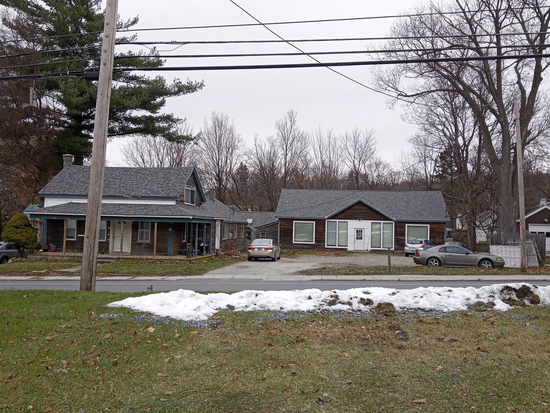 Primary Photo - 954 Main St