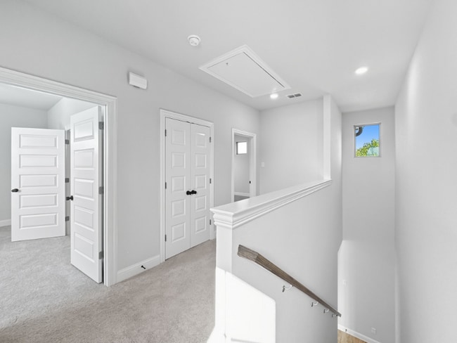 Building Photo - 9525 Thorncrown Ln