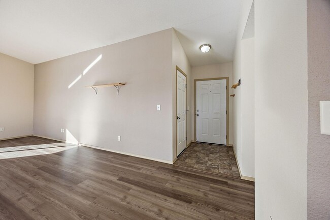 Building Photo - 6937 Lakeview Dr