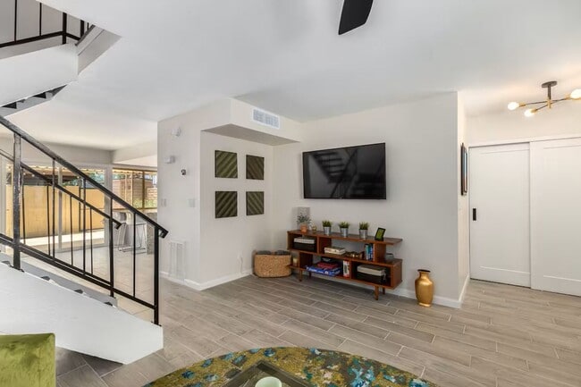 Building Photo - Heart of Old Town Scottsdale 2 bedroom 2.5 bathroom!