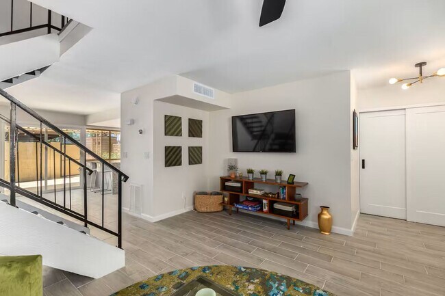 Photo - Heart of Old Town Scottsdale 2 bedroom 2.5... House