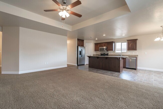 Building Photo - Pet Friendly - 3 Bedroom 2 Bathroom Home!