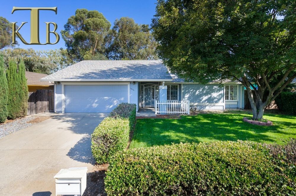 Primary Photo - Nicely appointed Rosemont Home